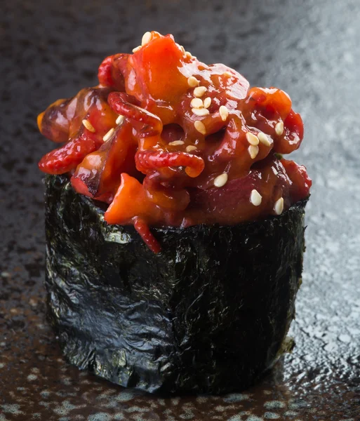 Cocina japonesa. pulpo de sushi en el fondo — Foto de Stock