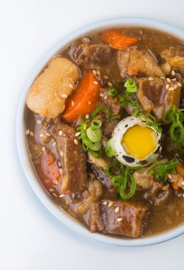 Japon mutfağı. arka planda işkembe çorbası