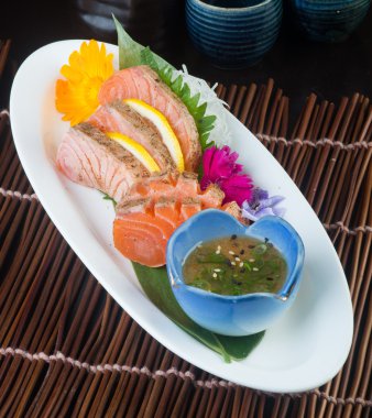 Japon mutfağı. sashimi arka planda