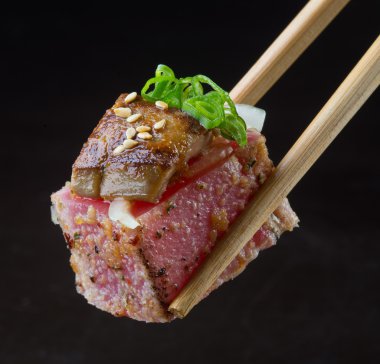 Japon mutfağı. sashimi arka planda