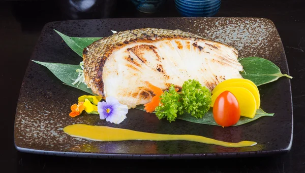 Japon mutfağı. arka planda kızarmış balık — Stok fotoğraf
