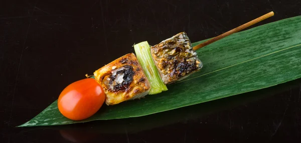 Bucătărie japoneză. grill stick pe fundal — Fotografie, imagine de stoc