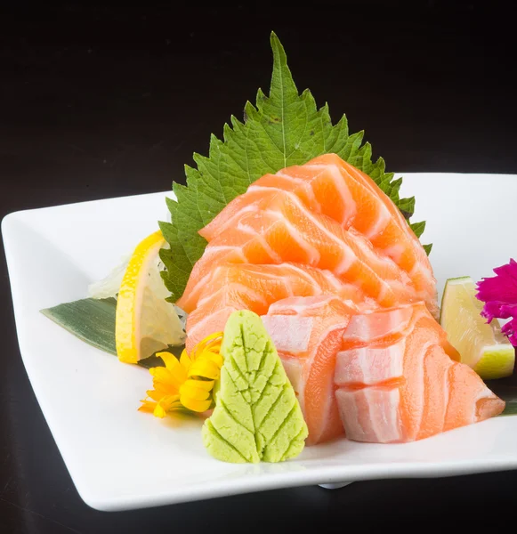 Japanse keuken. Sashimi op de achtergrond — Stockfoto