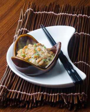 arka planda Japon natto