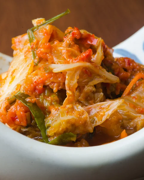 Kimchi. Kimchi auf dem Hintergrund — Stockfoto