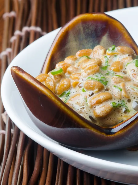 arka planda Japon natto