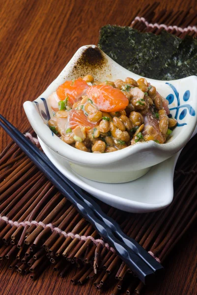 arka planda Japon natto
