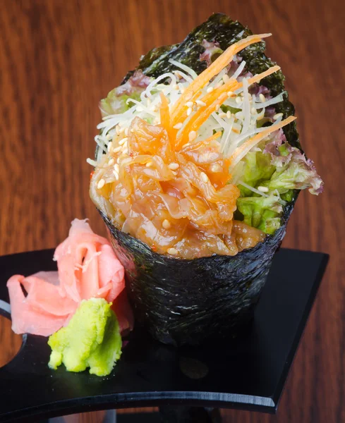 Cocina japonesa. rollo de mano en el fondo — Foto de Stock