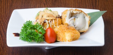 Japon mutfağı. arka planda Kızarmış tofu