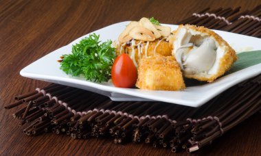 Japon mutfağı. arka planda Kızarmış tofu