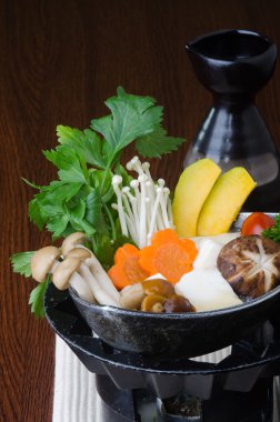 Japon mutfağı. güveç arka planda