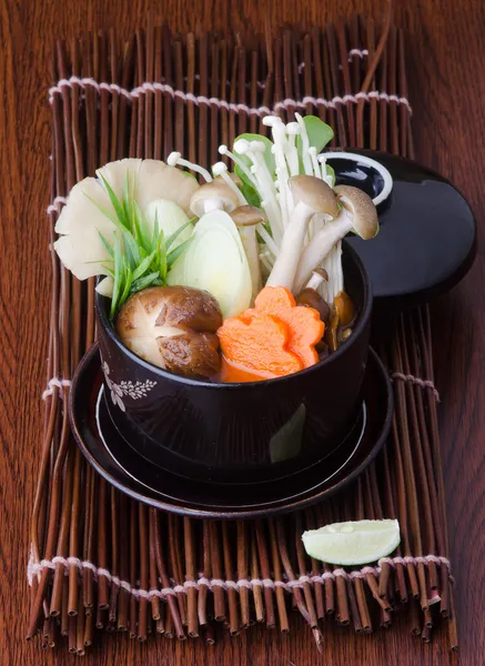 Cocina japonesa. sopa en el fondo — Foto de Stock