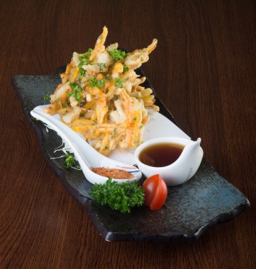 Japon mutfağı. tempura. derin kızarmış karışık sebze üzerinde backg