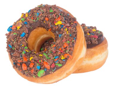 Beyaz arka planda çikolatalı çörekler.