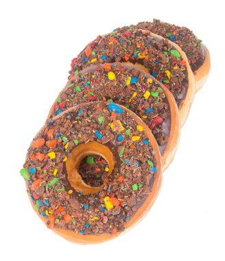 Beyaz arka planda çikolatalı çörekler.