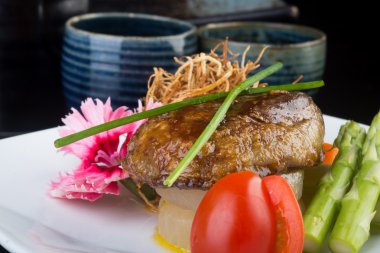 Japon mutfağı. sığır eti küp arka planda