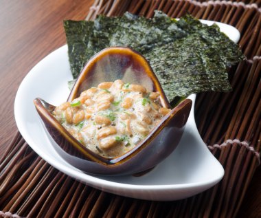arka planda Japon natto