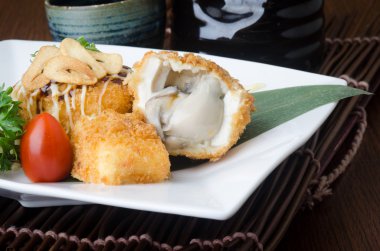 Japon mutfağı. arka planda Kızarmış tofu