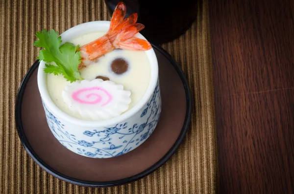 日本料理。背景に蒸し卵 — ストック写真