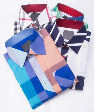 gömlek. bir arka plan üzerinde katlanmış erkek gömlek