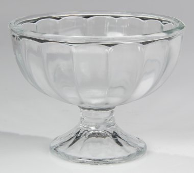 Cam bardak. bir arka plan üzerinde boş bardak kupa