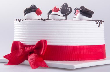 kek, pasta dondurma arka planda