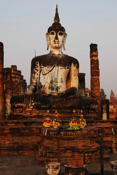 Thailand landmark. Ancient buddha statue. Sukhothai Historical P — Stock Photo, Image