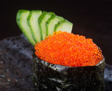 Japon mutfağı. arka planda somon Karaca