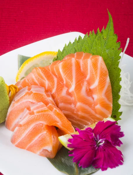Cuisine japonaise. sashimi sur le fond — Photo