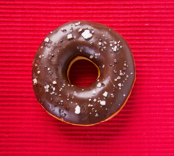 Ciambelle al cioccolato su sfondo bianco — Foto Stock