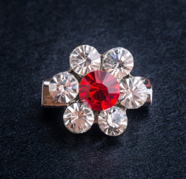 broş. arka planda broş