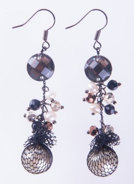 küpe. arka planda küpe