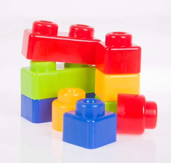 Jucărie. Blocuri de jucărie din plastic pe fundal — Fotografie, imagine de stoc