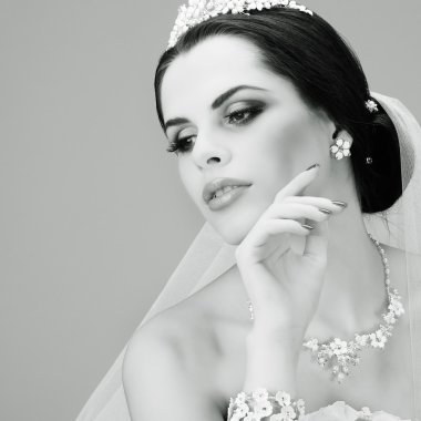 Güzel gelinin portresi. Gelinlik. Düğün süslemesi