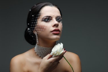 Güzel gelinin portresi. Gelinlik. Düğün süslemesi