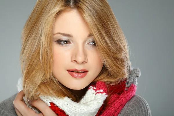 Uma foto de menina bonita está em roupas de inverno — Fotografia de Stock