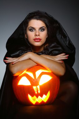Cadı halloween gece elbiseli cinsel esmer