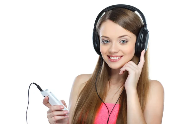 Hermosa chica con auriculares escuchando música aislada en un backgrou blanco — Foto de Stock