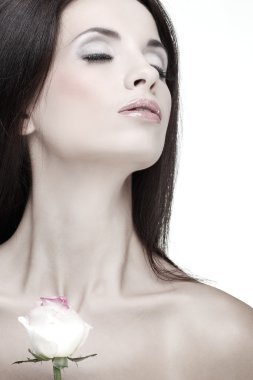 izole beyaz bir arka plan, duygular, kozmetik, güzel bir kız