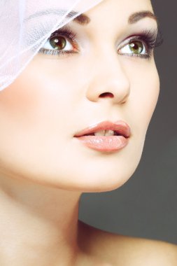 Güzel gelinin portresi. Gelinlik. Düğün süslemesi