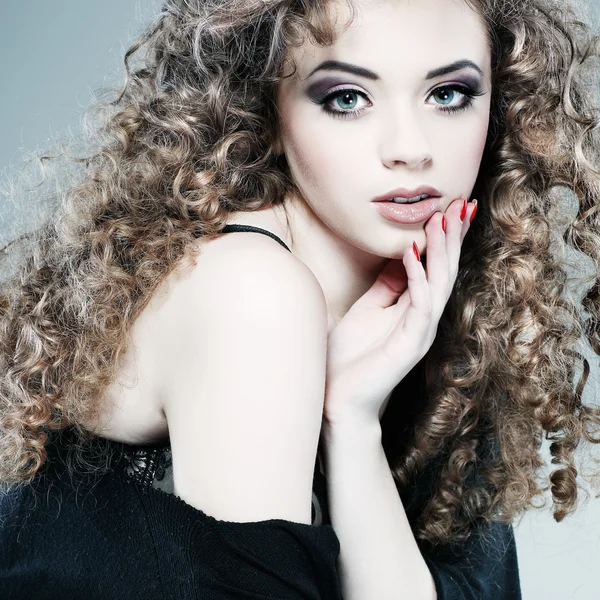 Young beautiful woman with long curly hairs — Stock Photo, Image