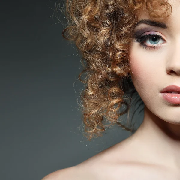 Young beautiful woman with long curly hairs — Stock Photo, Image