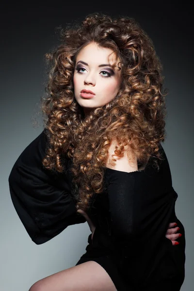 Young beautiful woman with long curly hairs — Stock Photo, Image