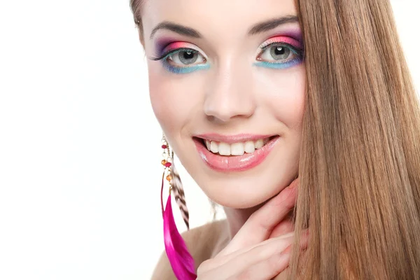 Retrato elegante mujer sexual en el estilo de moda en rosa pendientes de plumas —  Fotos de Stock