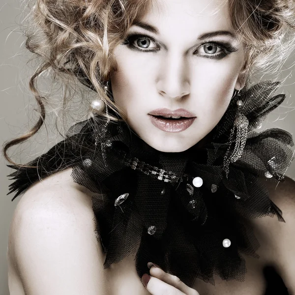 moda kız portrait.accessorys.red kıllar.