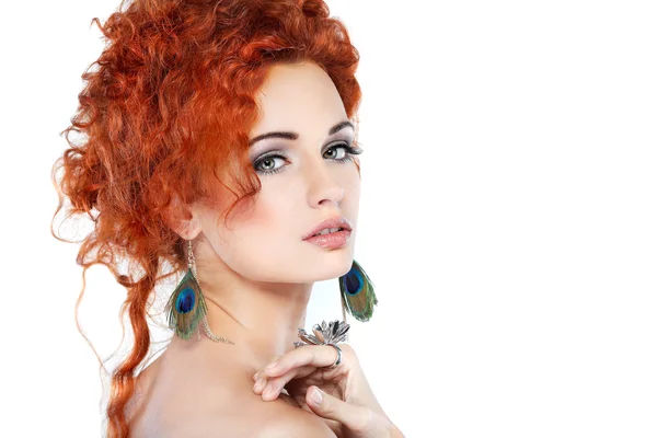 Vörös hajú. Divat lány portréja. Accessorys.Isolated fehér alapon — Stock Fotó