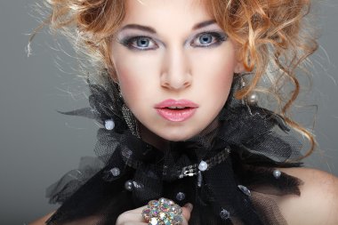 moda kız portrait.accessorys.red kıllar.