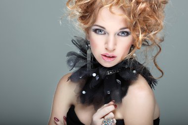 moda kız portrait.accessorys.red kıllar.