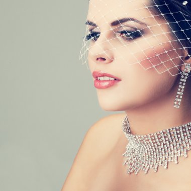 Güzel gelinin portresi. Gelinlik. Düğün süslemesi