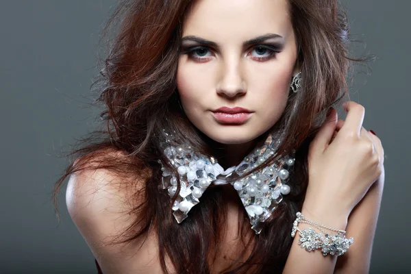 Ritratto ragazza di moda.Accessori.Capelli scuri — Foto Stock